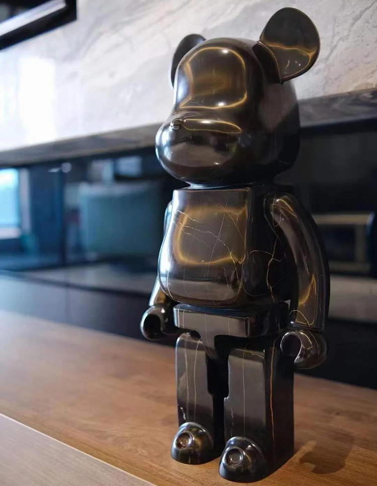 1i black-marble-bearbrick