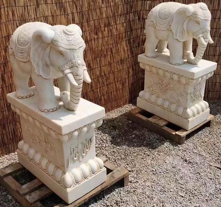 3i patung gajah
