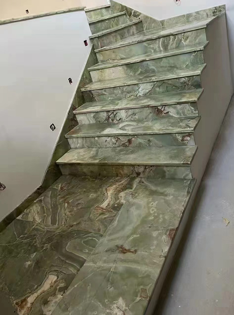 3i zöld ónix lépcsőház