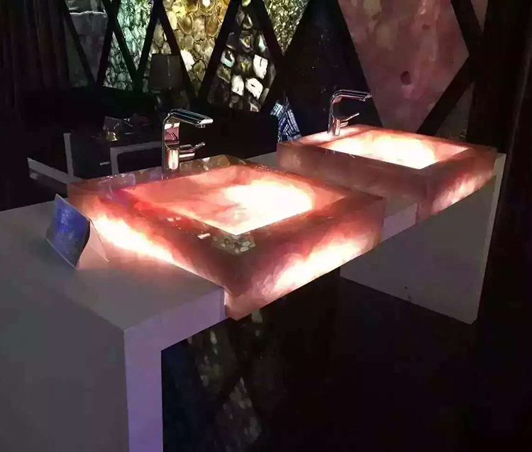 7i վարդագույն քվարցային սեղան