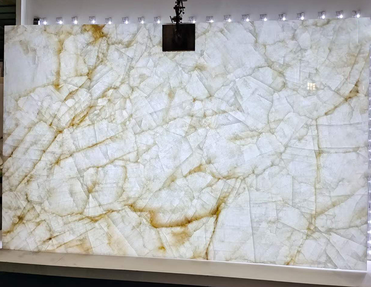 ແສງ backlit crystal quartzite.