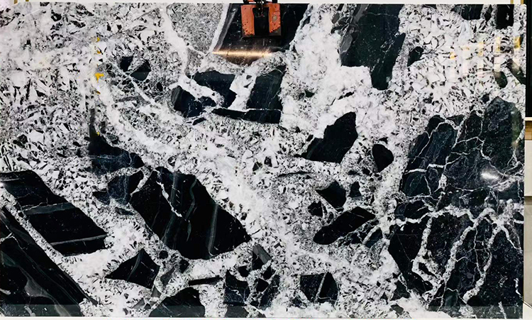 1i black translucent stone