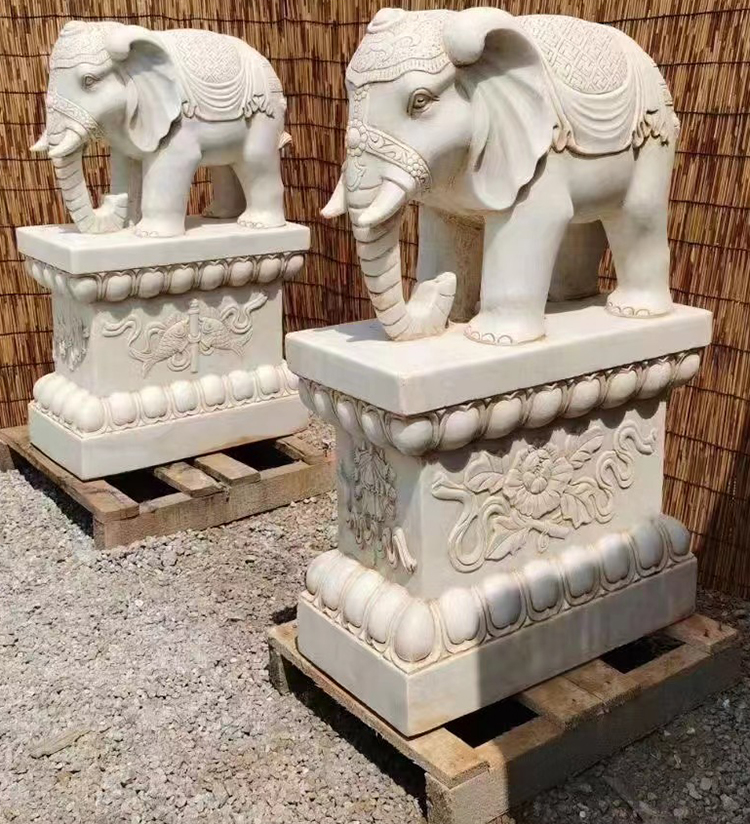 1i elephant statue