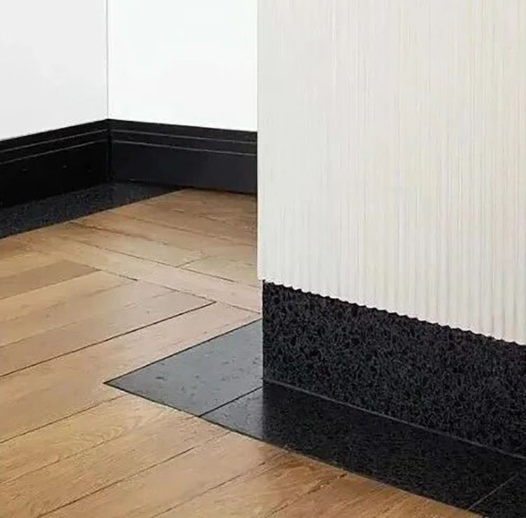 2i black marble skirting