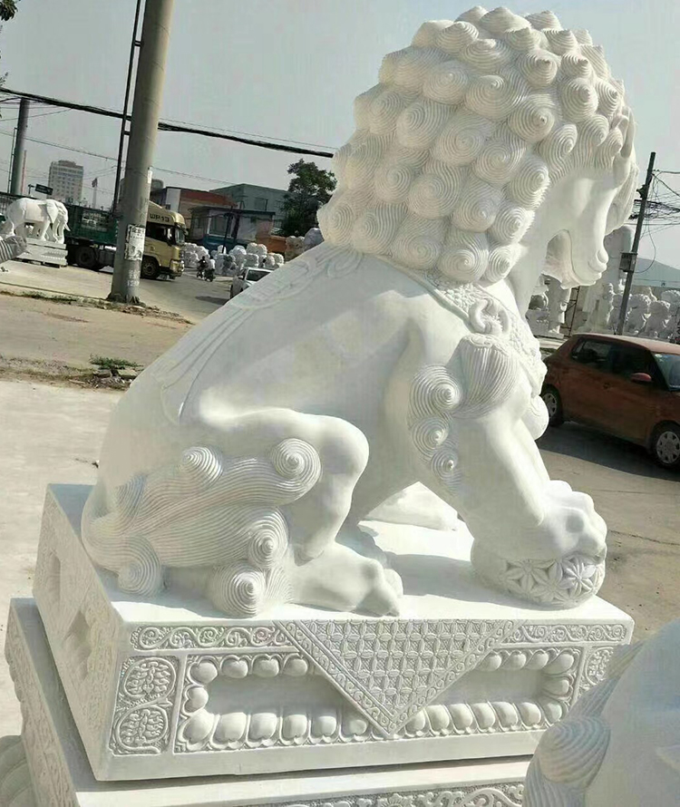 2i marble lion