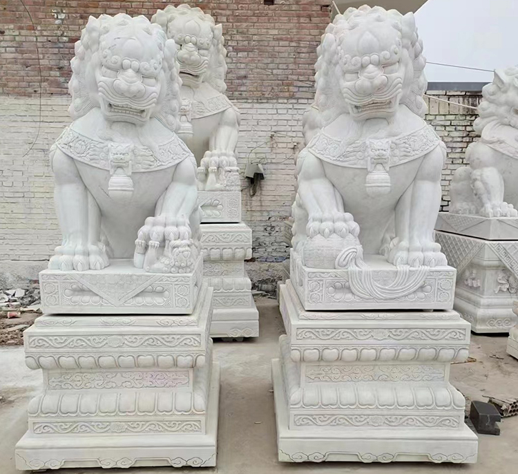5I lions statues