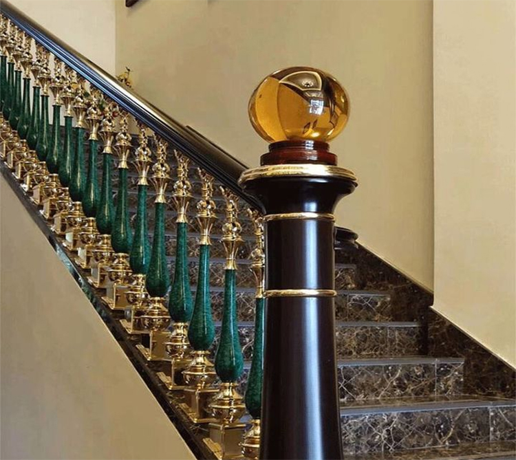 8i balustrade in staircase