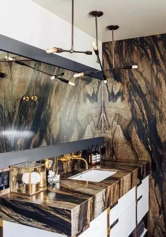 blakc-gold-marble-bathroom