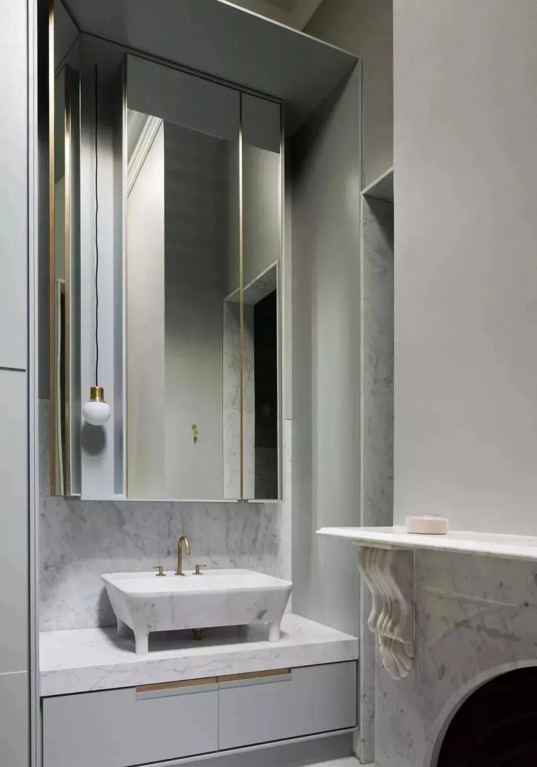 white-marble-bathroom
